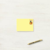 Chat d'Halloween assis sur un Post-it de citrouill (Sur un bureau)