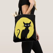 Chat éffrayant avec le sac fourre-tout à araignée (De près)