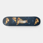 CHAT ET PIZZA DANS LES PLANCHES À ROULETTES DE L'E (Horz)