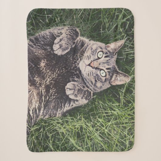 chat gris allongé dans l'herbe Plaid numérique She (Devant)