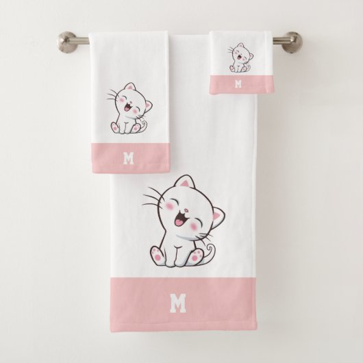 Chat Kitty & Monogramme sur Serviette de Bain Rose (En situation)