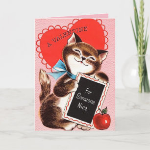 Chat mignon avec carte de Saint-Valentin au coeur