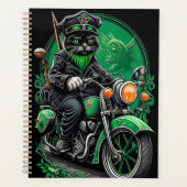 Chat noir conduisant un vélo la Saint-Patrick (Devant)