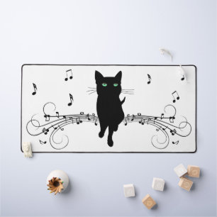 Chat noir entouré de notes de musique murmurantes