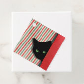 Chat noir mignon avec étiquettes cadeaux Arrière - (En situation)