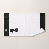 Chat noir & monogramme sur fond noir et blanc (Serviette à main)
