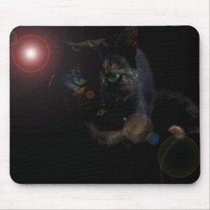 chat noir sur tapis de souris noir