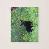 Chat noir sur un puzzle de journée de printemps (Vertical)