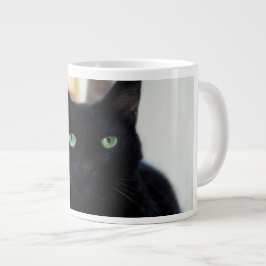Chat noir - yeux verts - tasse (Devant droit)