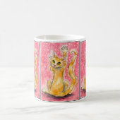 Chat orange triple sur la tasse à pois rose (Centre)