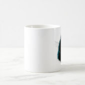 Chat pelucheux drôle sur la tasse de café (Centre)