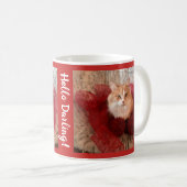 Chat pelucheux et tasse rouge de ruban (Devant droit)