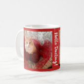 Chat pelucheux et tasse rouge de ruban (Devant gauche)