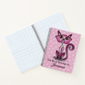 Chat rose avec Carnet Arrière - plan blanc (Intérieur)