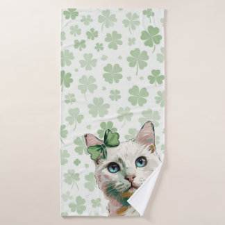 Chat shamrock aux yeux bleus
