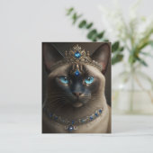 Chat siamois avec une couronne et un collier carte (Debout devant)