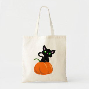Chat sur un sac fourre-tout à citrouille