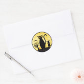 Chat sur un Stickers à enveloppe de lune d'Hallowe (Enveloppe)