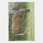 Châtaigner Cheval Brown Pâturage Serviette de cuis (Vertical)