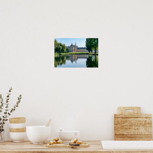 Chateau de Chantilly en reflectie in een vijver Poster (Keuken)