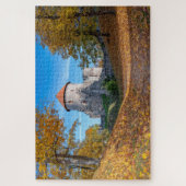 Château médiéval entouré de forêt puzzle (Vertical)