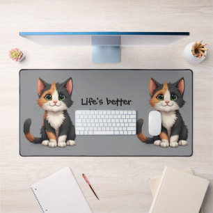Chaton Calico Fantaisiste avec une Attitude de Cha