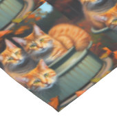 Chats De Gingembre Dans Un Pot Plante, Nappe (Angle)