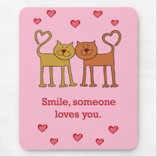 Chats de Valentine dans le tapis de souris d'amour