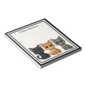 Chats drôles qui regardent par-dessus un bloc-note (Incliné)