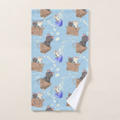 Chats en boîte et gouttes de lait sur bleu (Serviette à main)