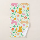 Chats rétro heureux avec des fleurs orange rouge e (Serviette à main)