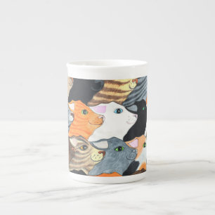 Chats sur la tasse de porcelaine tendre de défilé