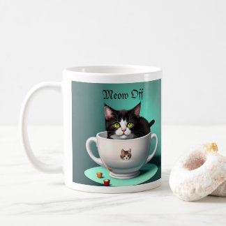 chatte mignonne dans une mignonne tasse pas mignon