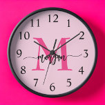 Chaud rose moderne Script Girl Monogramme Nom<br><div class="desc">Faites une déclaration audacieuse dans votre espace avec notre Hot rose Modern Script Girly Monogramme Nom Large Horloge! Doté d'un design rose vif et personnalisé avec votre nom dans un élégant script moderne, cette horloge ajoute une touche élégante et personnelle à toutes les chambres. Parfait pour les chambres, les bureaux...</div>