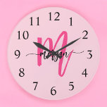 Chaud rose moderne Script Girl Monogramme Nom<br><div class="desc">Faites une déclaration audacieuse dans votre espace avec notre Hot rose Modern Script Girly Monogramme Nom Large Horloge! Doté d'un design rose vif et personnalisé avec votre nom dans un élégant script moderne, cette horloge ajoute une touche élégante et personnelle à toutes les chambres. Parfait pour les chambres, les bureaux...</div>