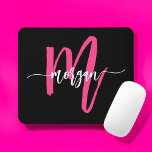 Chaud rose noir moderne Script Girl Monogramme Nom<br><div class="desc">Ajoutez une pop de couleur à votre espace de travail avec notre Hot Pink Modern Script Girly Monogramme Nom de souris Pad! Doté d'un design rose vif et personnalisé avec votre nom dans un script moderne chic, ce pavé de souris mélange style et fonctionnalité. La surface lisse assure des mouvements...</div>