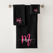 Chaud rose noir moderne Script Girl Monogramme Nom (En situation)