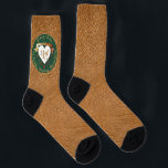 Chaussette 3e anniversaire du Mariage Image en cuir<br><div class="desc">C'est amusant,  des chaussettes d'équipage honorant votre amour pour votre 3e anniversaire de mariage en cuir! Je les ai conçus avec l'esprit "audacieux" et l'imagerie traditionnelle en jade et en cuir avec votre texte médaillon et mes coeurs fantaisie font pour un design royal et adapté pour votre journée spéciale!</div>