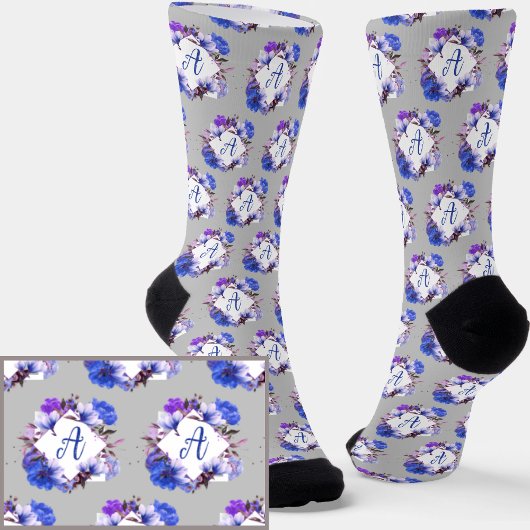 Chaussette Ajouter les fleurs initiales, bleues et mauves sur