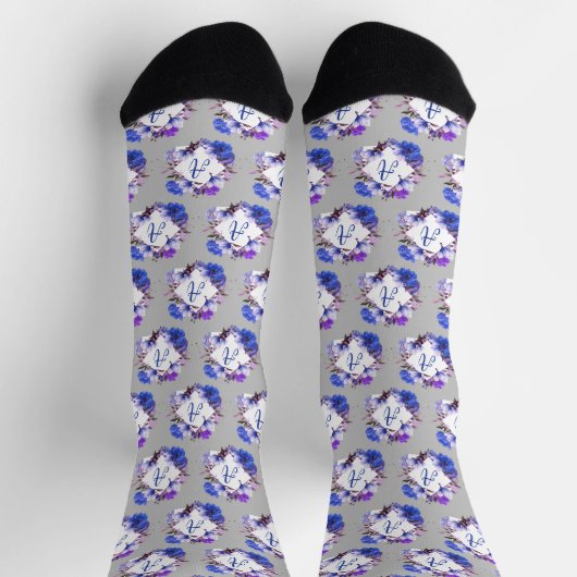 Chaussette Ajouter les fleurs initiales, bleues et mauves sur (Haut)