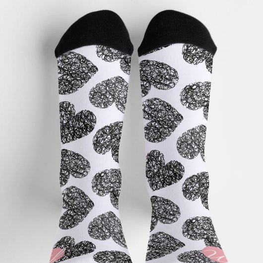 Chaussette Coeurs de Doodle Noir et Blanc modernes Monogramme (Haut)