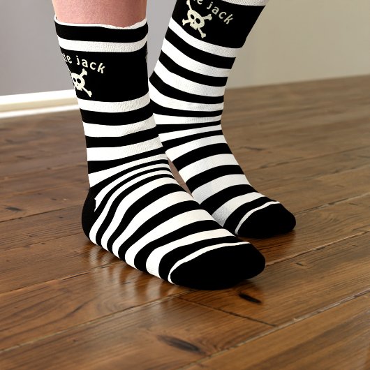 Chaussette Crâne et os croisés Nom du pirate Chaussettes rayé