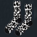 Chaussette Cuir de vache noir et blanc Motif en cuir de vache<br><div class="desc">Ces chaussettes amusantes à motifs ont une impression noir et blanc sur l'ensemble qui a l'apparence de la peau d'une vache. C'est parfait pour faire votre meilleure imitation d'une vache.</div>