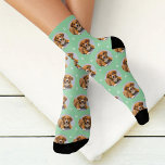 Chaussette Empreinte de patte vert de la photo de chien perso<br><div class="desc">Montrez votre amour pour votre chiot ou chat avec ces chaussettes amusantes et confortables imprimées sur mesure! Nos chaussettes d'équipage premium comprennent un motif de votre photo d'animal de compagnie préférée avec de petits empreintes de pattes blancs. Créez votre propre image en ajoutant simplement votre image à l'image de l'espace...</div>