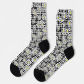 Chaussette Fleurs chamomiques blanches sur à damiers noir bla (Gauche)