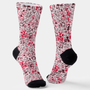 Chaussette Fleurs rouges, roses sur un arrière - plan léopard