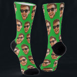 Chaussette Green Funny Custom Face Photo Crew<br><div class="desc">Chaussettes personnalisées amusantes pour l'équipe du visage personnalisées avec une photo et un arrière - plan vert. Téléchargez un découpage du visage avec un arrière - plan transparent et il sera automatiquement répliqué sur les chaussettes, des deux côtés. Pour réaliser le découpage, vous pouvez télécharger n'importe quelle application mobile ou...</div>