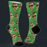 Chaussette Green Funny Custom Face Photo Crew<br><div class="desc">Chaussettes personnalisées amusantes pour l'équipe du visage personnalisées avec une photo et un arrière - plan vert. Téléchargez un découpage du visage avec un arrière - plan transparent et il sera automatiquement répliqué sur les chaussettes, des deux côtés. Pour réaliser le découpage, vous pouvez télécharger n'importe quelle application mobile ou...</div>