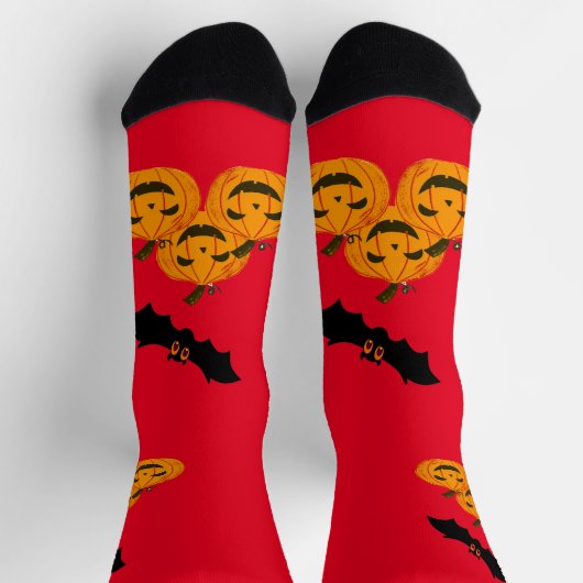 Chaussette Halloween drôle. Citrouilles et une chauve-souris (Haut)