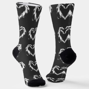 Chaussette Illustration de mains tenant un cœur de créature e